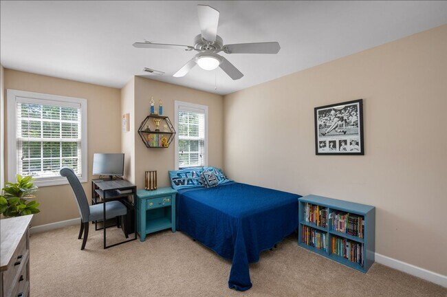 Building Photo - Townhouse in Lake Hogan Farms - 4 bedrooms - Amenities include community pool, tennis and playground