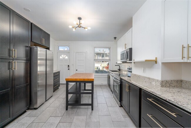 Building Photo - 128 S Ellwood Ave