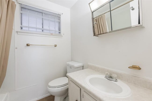 Building Photo - 4919 Glenridge Ln