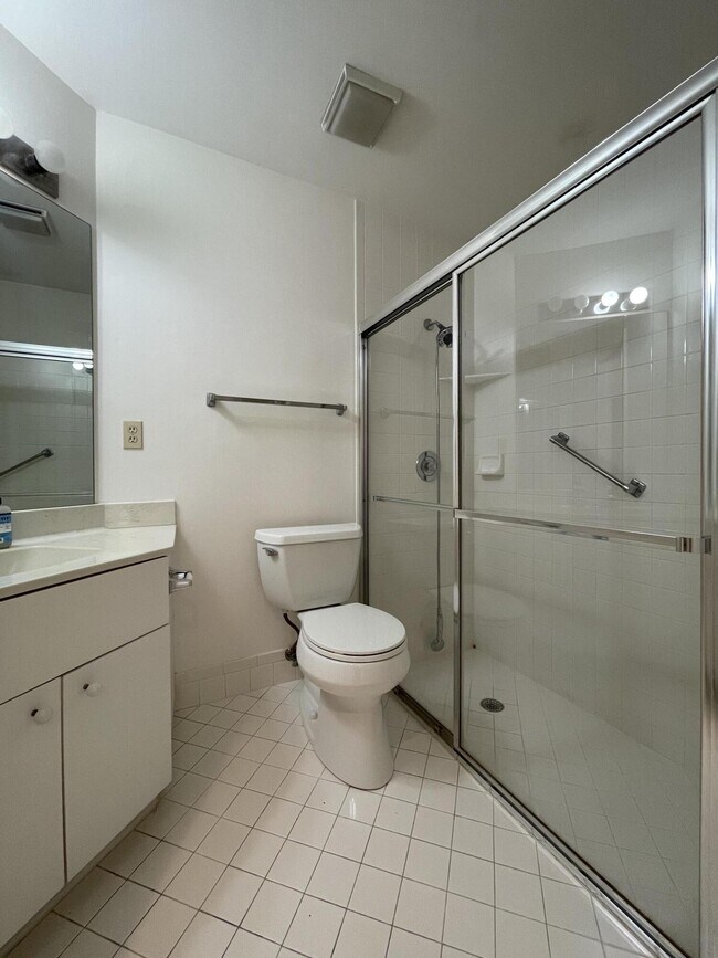 Building Photo - 2575 La Cristal Cir