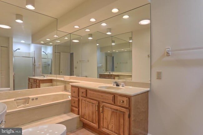 Building Photo - 1127 Wicklow Ct