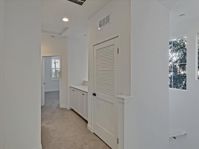 Building Photo - 1452 N Harbor Blvd