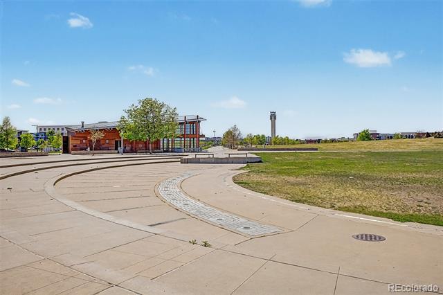 Building Photo - 2745 Xanthia St