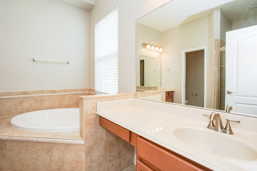 Building Photo - 206 Montara Drive