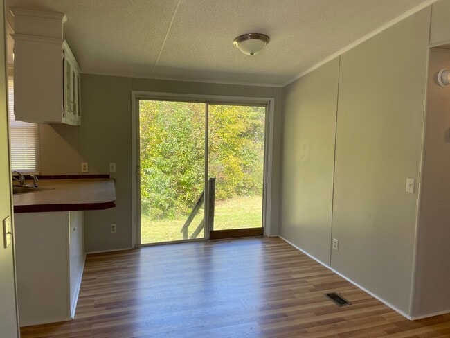 Building Photo - 3 BED, 2 BATH MOBILE HOME