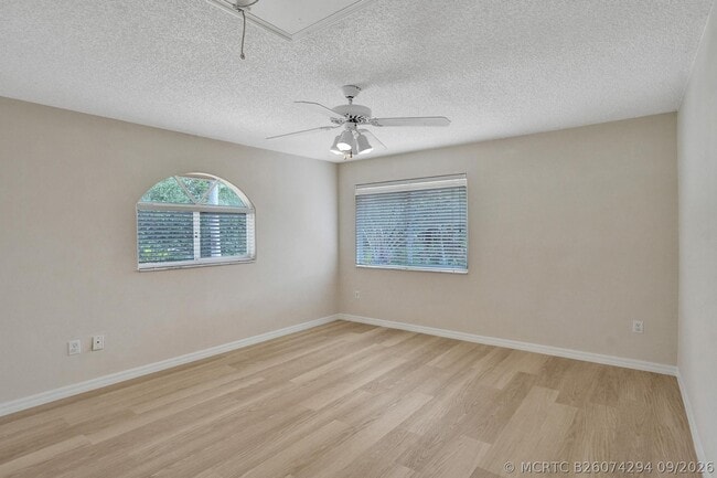 Building Photo - 11340 Lakeshore Dr