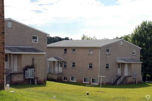 Building Photo - 53-99 Rebecca Dr