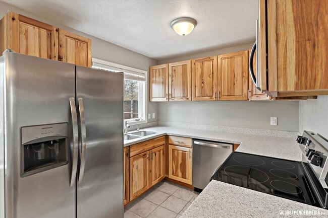 Building Photo - Bayshore-Klatt