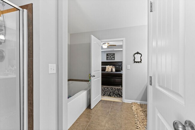 Building Photo - 135 Regatta Way