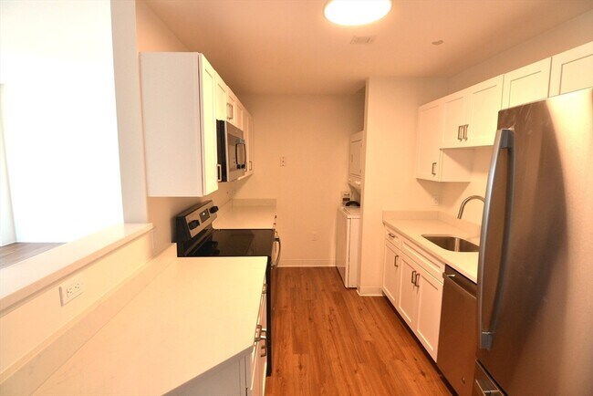 Building Photo - 75 Peterborough St