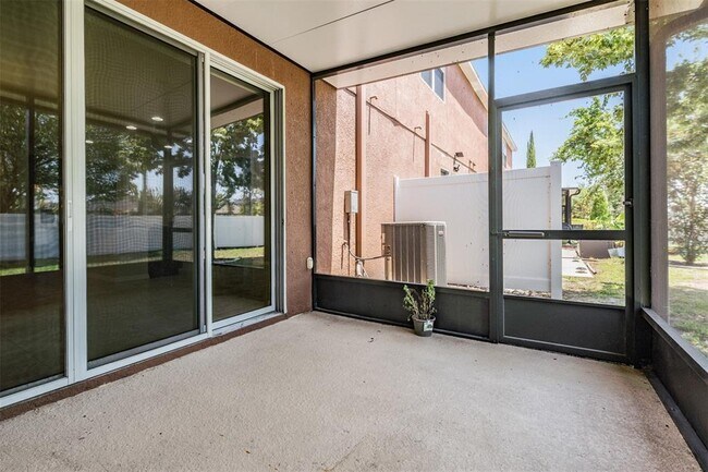 Building Photo - 7012 Holly Heath Dr