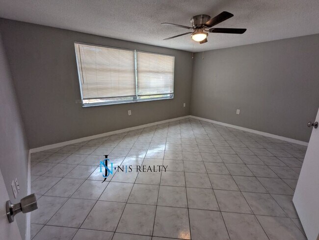 Building Photo - 3/2/1 1412 Sq. Ft. home with renovated kit...