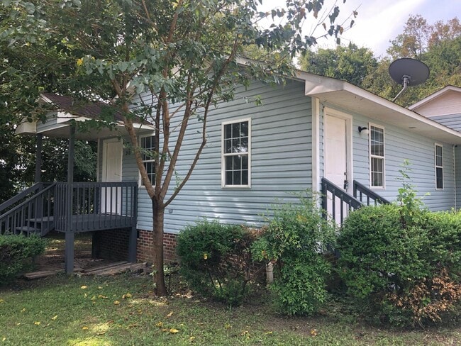 Building Photo - 208 Dent Ln