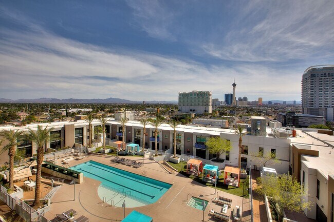 Building Photo - Fully Furnished Spacious One Bedroom - Downtown Las Vegas