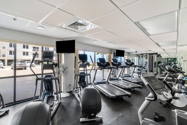 Building Photo - 3215 S Ocean Blvd