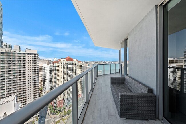 Building Photo - 1300 Brickell Bay Dr