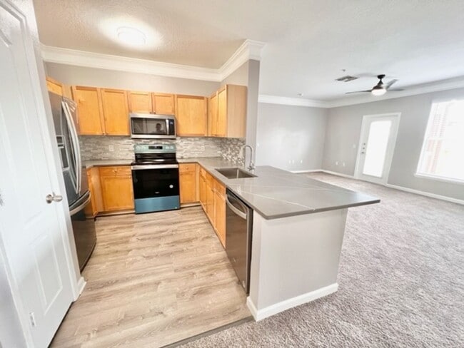 Building Photo - Orlando - 3 Bedroom, 2 Bathroom - $1,745.00