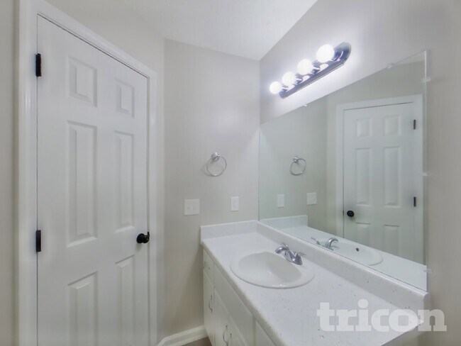 Building Photo - 3261 Tabby Dr