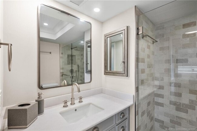 Building Photo - 125 S Ocean Ave