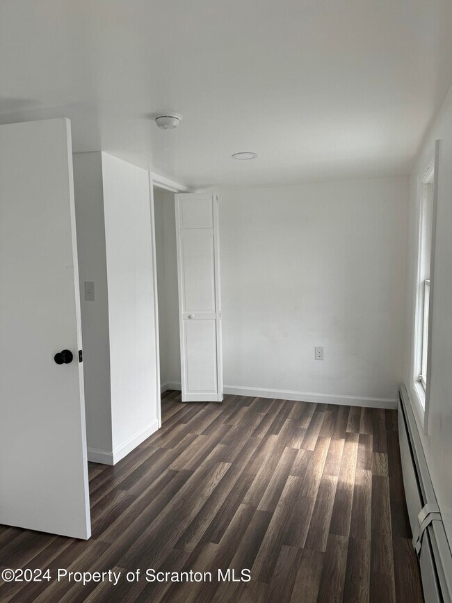 Building Photo - 1743 Clearview St