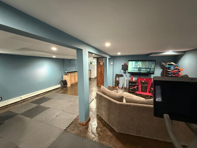 Building Photo - Spectacular 3 Bed/2.5 Bath Colonial in Freeport!