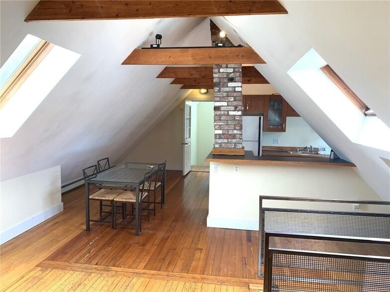 Building Photo - 27 Young St