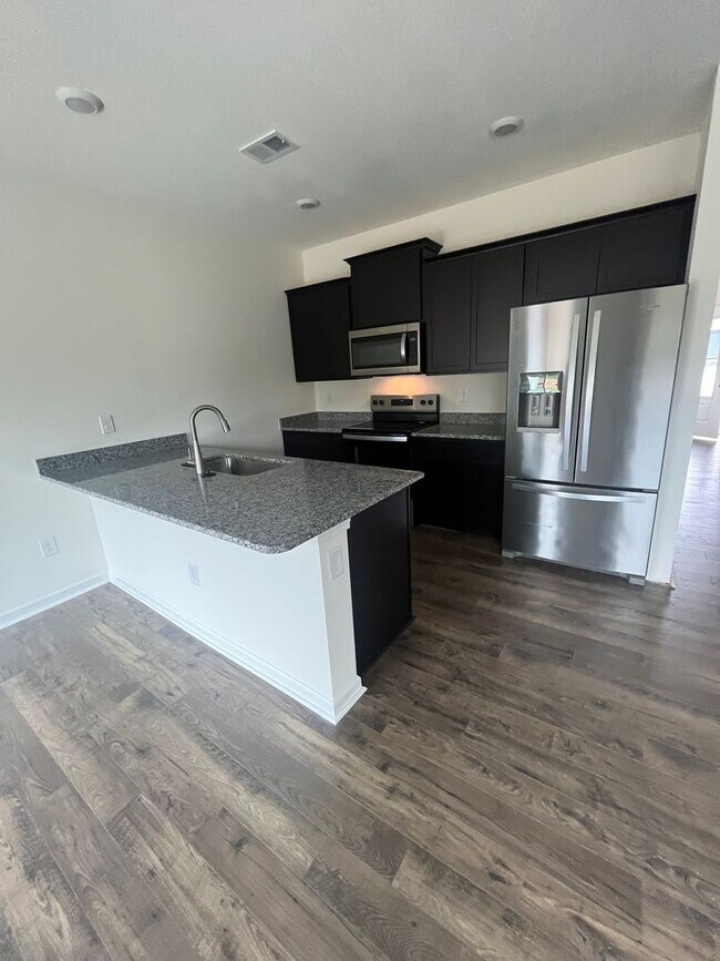 Building Photo - Brand New Townhome – Modern Comfort & Conv...