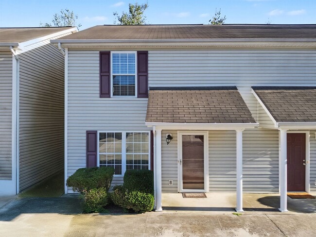 Building Photo - Knoxville 37912 - 2 bedroom 1.5 bath condo - call Jean Chung 865-386-1022