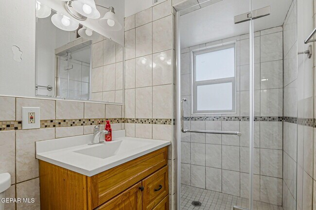 Building Photo - 7921 Lirio Rd