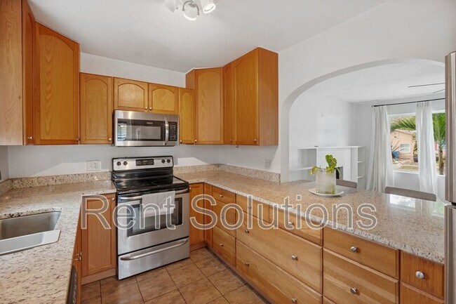 Building Photo - 725 35th St N