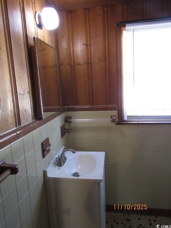 Building Photo - 500 25th Ave S