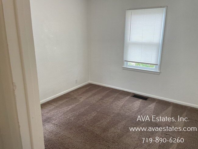 Building Photo - 2707 Cheyenne Ave