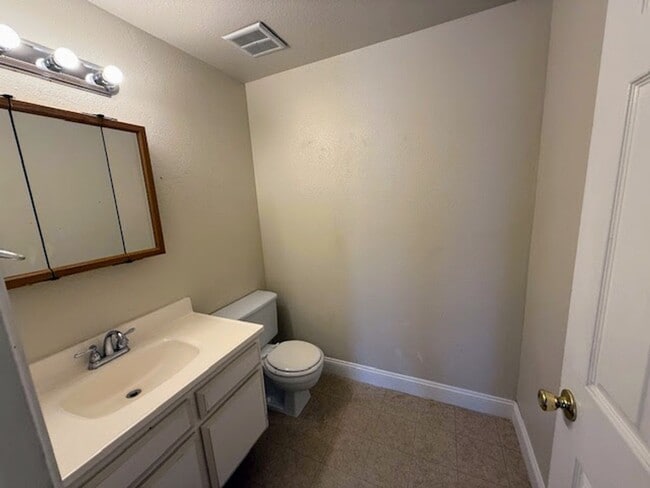 Building Photo - 62 Condor Cir