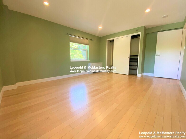 Building Photo - 1601 Beacon St