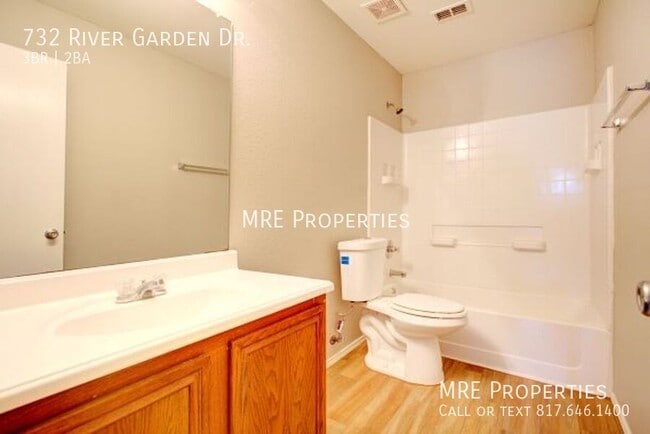 Building Photo - 732 River Garden Dr