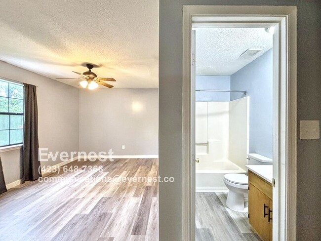 Building Photo - 3307 Pinewood Terrace