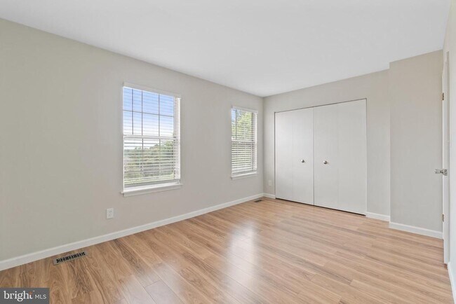 Building Photo - 1004 Dartmouth Glen Way