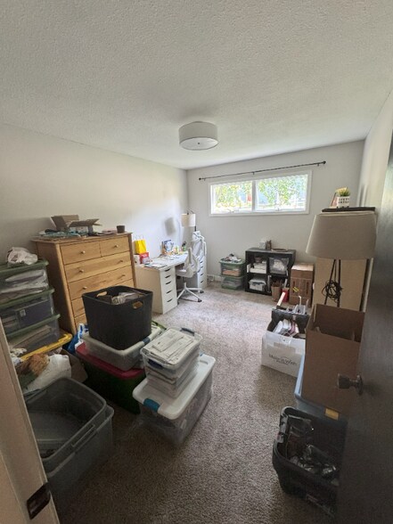 Building Photo - 1030 Sommers St N