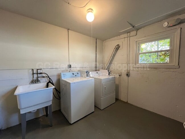 Building Photo - 1233 Kenilworth Ave