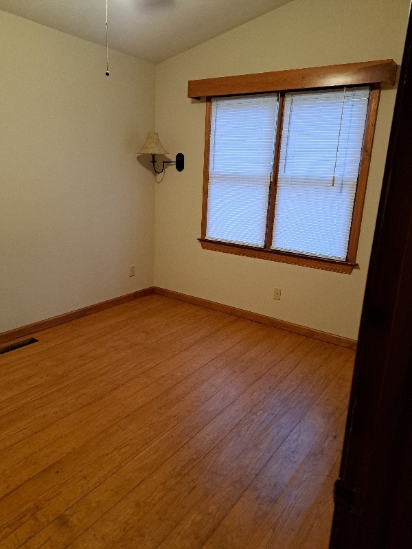 Building Photo - 550 Kinross Dr