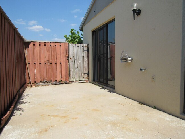 Building Photo - Cedarbend 5266-2