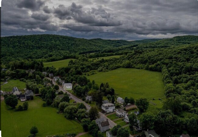 Building Photo - 1915 County Hwy 6