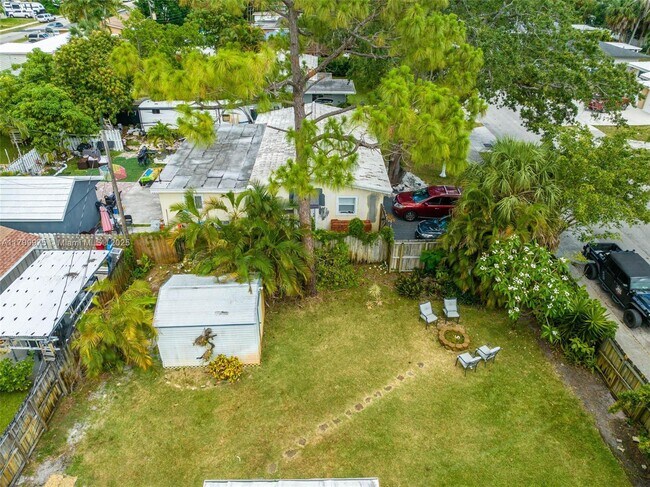 Building Photo - 1620 SW 33rd Ave