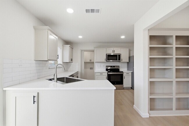 Building Photo - 5633 Truitt St