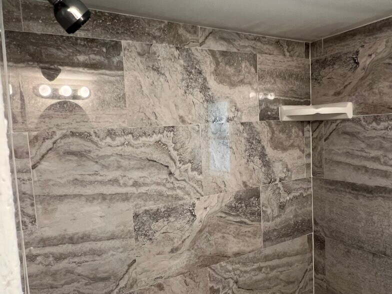 Building Photo - 18 Walnut St