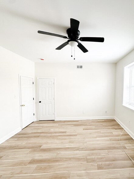 Building Photo - 2747 Armand Pl