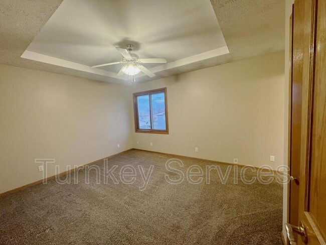 Building Photo - 2107 Queen Dr
