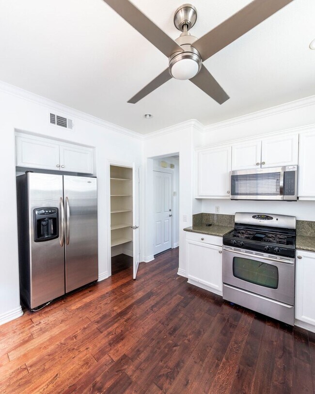 Building Photo - Irvine Condo Now Leasing