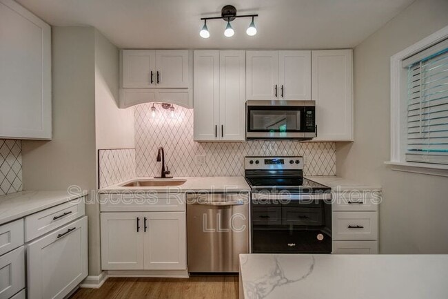 Building Photo - 4734 N Springs Rd NW