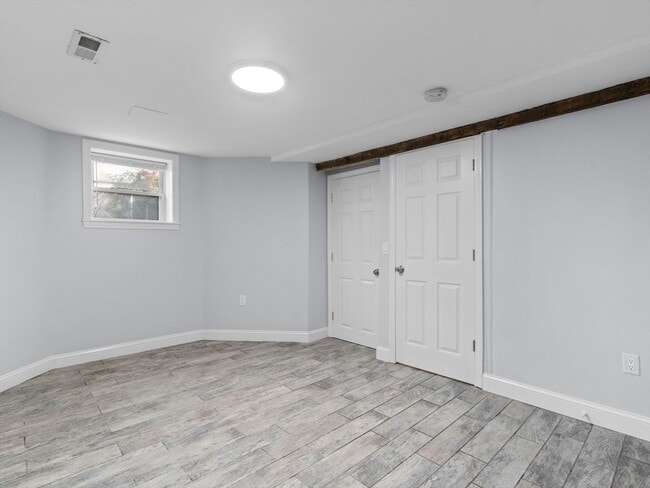 Building Photo - 98 Elm St